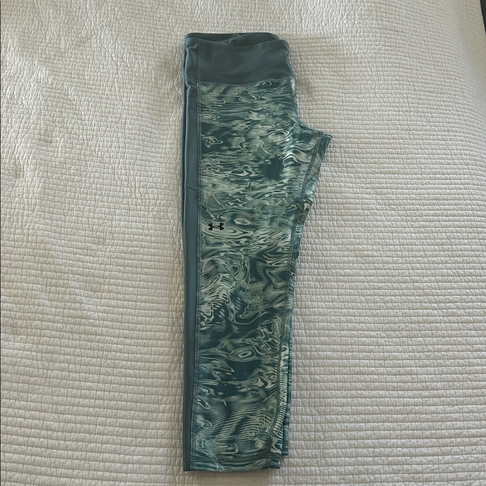 Under Armour Womans Teal and White Swirl Leggings